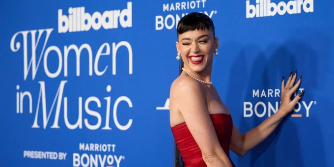 «Mach den Abwasch« - Katy Perry gibt Liebesrat in Podcast