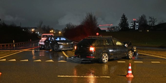 Zeugen gesucht - Drei Personen bei Kollision in Ebikon LU verletzt