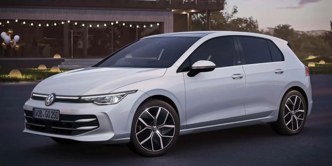 Zeigt, was er hat: Der VW Golf «Edition 50» kommt mit beleuchtetem Grill und Logo, schicken 18-Zoll-Felgen und abgedunkelten Details. Zeigt, was er hat: Der VW Golf «Edition 50» kommt mit beleuchtetem Grill und Logo, schicken 18-Zoll-Felgen und abgedunkelten Details.