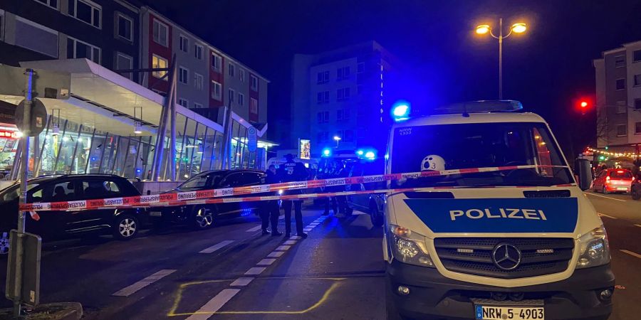 An der Auseinandersetzung auf dem Weg zum Stadion seien zwei Personen beteiligt gewesen.