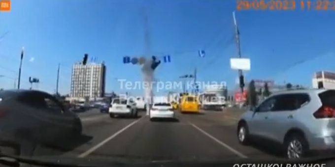 Schock in Kiew - Russische Rakete donnert in Berufsverkehr