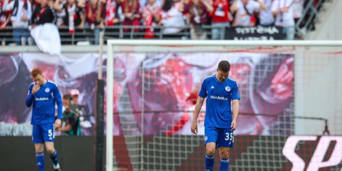 Schalkes Spieler Marcin Kaminski ist nach dem Spiel enttäuscht. Wie geht es für den S04 weiter? Schalkes Spieler Marcin Kaminski ist nach dem Spiel enttäuscht. Wie geht es für den S04 weiter?