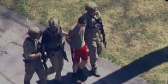 Pentagon-Leaks - Hier wird Jack (21) vom FBI aus Mamis Haus abgeführt Pentagon-Leaks - Hier wird Jack (21) vom FBI aus Mamis Haus abgeführt