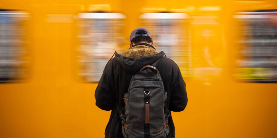 Ob mit dem ÖPNV, dem Auto oder dem Rad: Die Fahrtkosten für den Weg zur Arbeit können die Steuerlast senken.