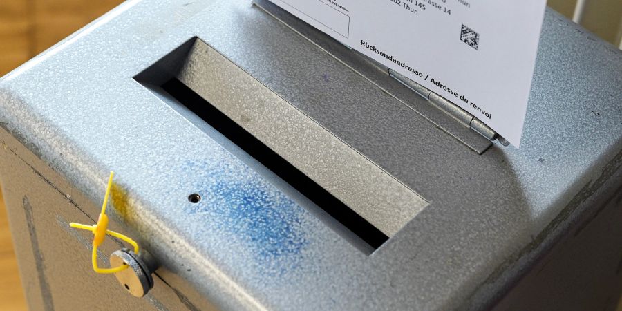 Persönliche Stimmabgabe an der Urne. (Symbolbild)
