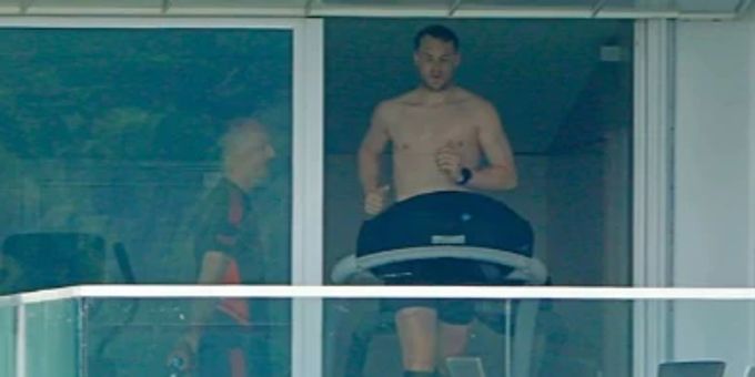 Sommer, aufgepasst! - Hier macht Manuel Neuer oben ohne Zusatzschichten