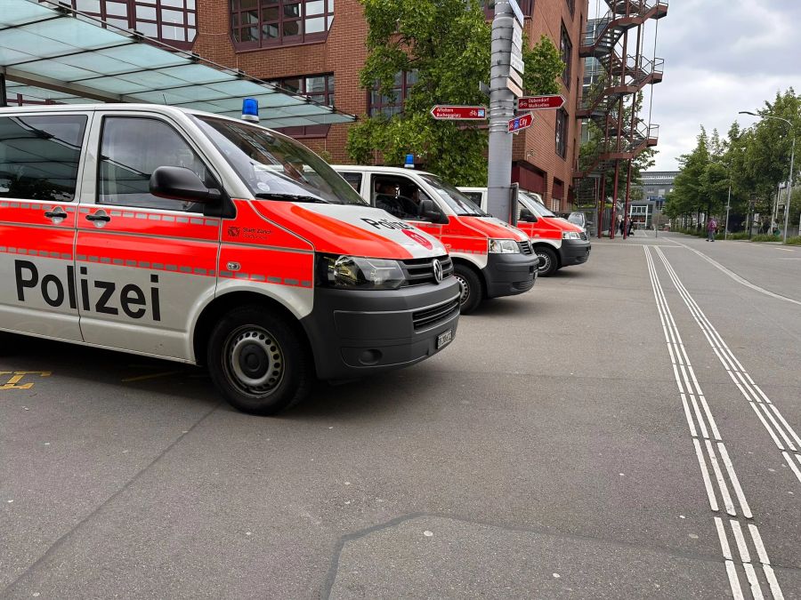 Der Anlass findet unter Polizeischutz statt.