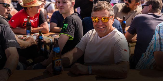Der ehem. Ringer Hermann Baggenstos geniesst den Sport Event.