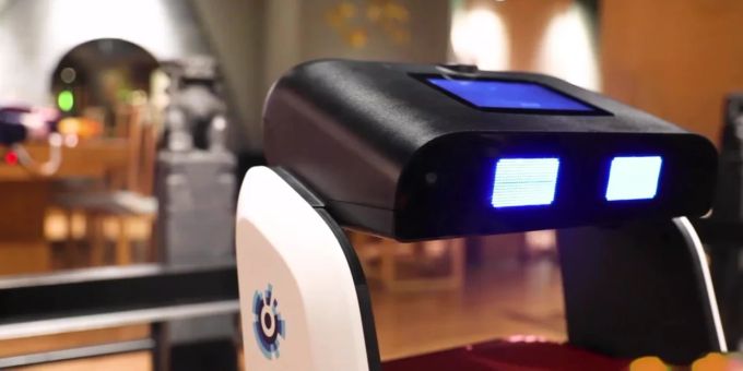 Digitale Aushilfe - Roboter «Peanut» bedient Senioren im Heim