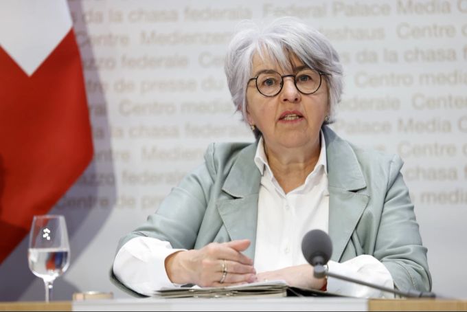 Bundesrätin Elisabeth Baume-Schneider äussert sich an einer Pressekonferenz zur Stopp-Impfpflicht-Initiative am 5. April 2024. (Archivbild) Elisabeth Baume-Schneider Stopp-Impfpflicht-Initiative