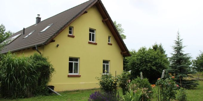 Viele jungen Menschen wünschen sich ein Eigenheim - doch die Finanzierung ist nur für einen einstelligen Prozentsatz möglich. einfamilienhaus preise