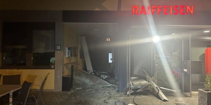 Küttigen: Bankomat gesprengt. Küttigen: Bankomat gesprengt.