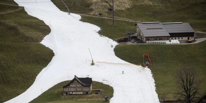 Durch den Klimawandel gibt es in der Schweiz immer weniger Schnee. Leidet darunter auch der Nachwuchs von Swiss-Ski? Schneemangel Swiss-Ski Nachwuchs