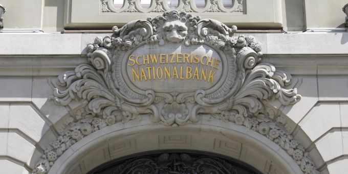 Die Nationalbank überprüfe die Verzinsung der Sichtguthaben regelmässig und nehme bei Bedarf Anpassungen vor. (Archivbild) snb leitzins