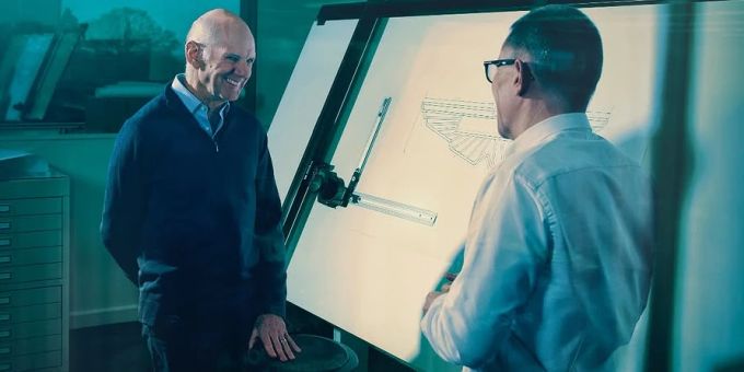 Adrian Newey ist in der Formel 1 zukünftig für Aston Martin tätig. Adrian Newey Formel 1
