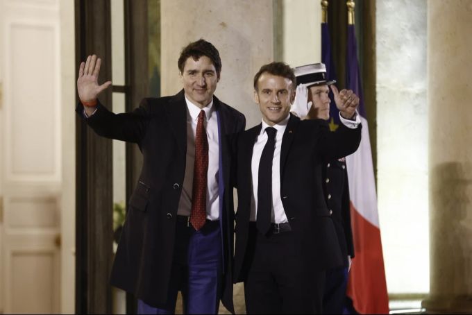 Emanuel Macron zeigte sich zuletzt freundschaftlich mit dem ebenfalls von Trumps Zollplänen betroffenen kanadischen Premier Justin Trudeau. Macron Trudeau Trumps