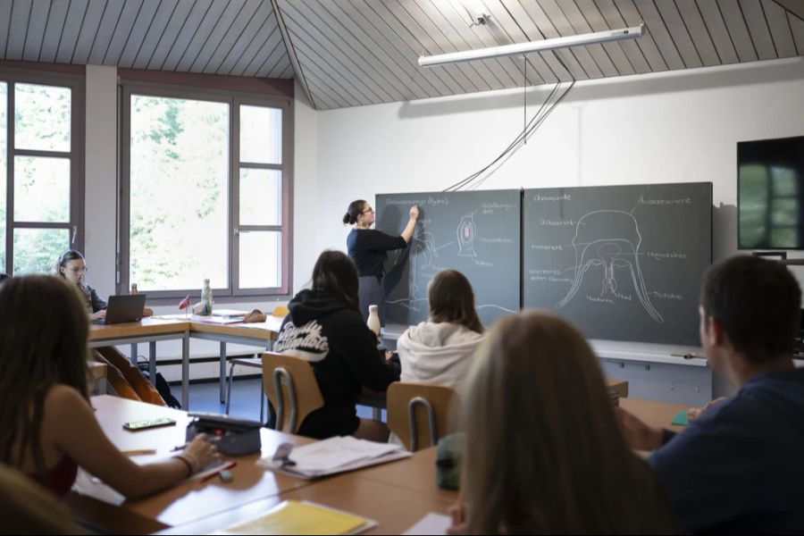 Sehr beliebt bei Quereinsteigerinnen und Quereinsteigern: Lehrperson werden. (Symbolbild)