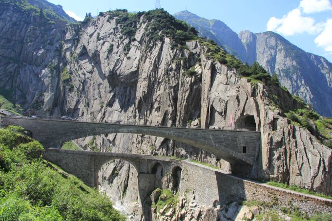 Die sagenumwobene Teufelsbrücke in der Schöllenenschlucht. Teuflelsbrücke Andermatt