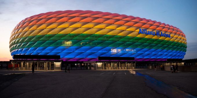 In diesem Jahr leuchtet die Arena während der EM 2024 in Regenbogenfarben - aber nicht bei einem Spiel. em 2024