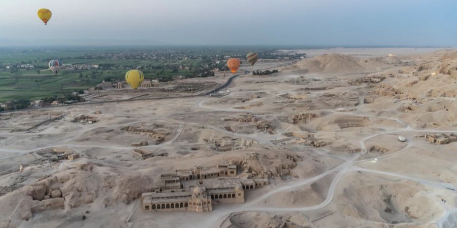 Luxor Ägypten Heissluftballons Wüste