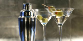 Martini Glas Oliven Shaker