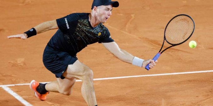 Dominik Koepfer hat sein Auftaktmatch in Paris verloren. Dominik Koepfer hat sein Auftaktmatch in Paris verloren.
