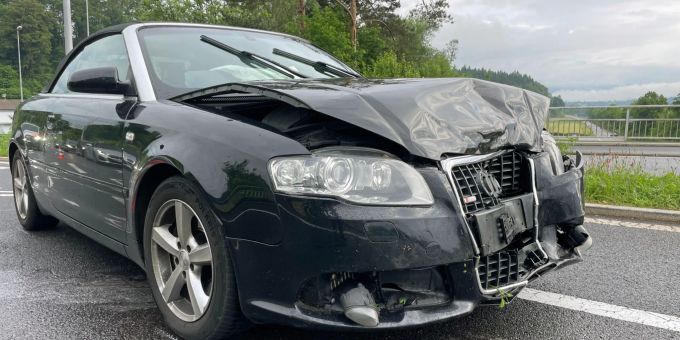 Autolenker begeht nach Kollision in Reiden LU Fahrerflucht. Reiden LU Fahrerflucht