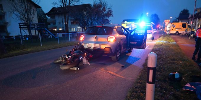 In Haag SG - Motorradfahrer (18) bei Auffahrunfall verletzt