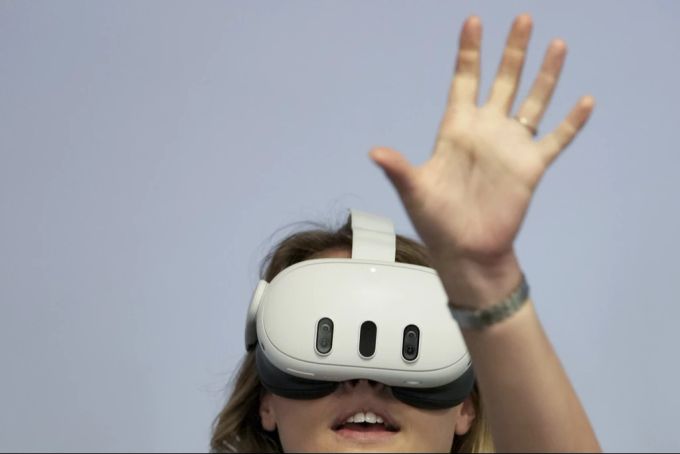 Die teurere Quest 3 bietet im Vergleich zur Meta Quest 3S nach wie vor Vorteile. (Archivbild) Meta Quest 3S VR