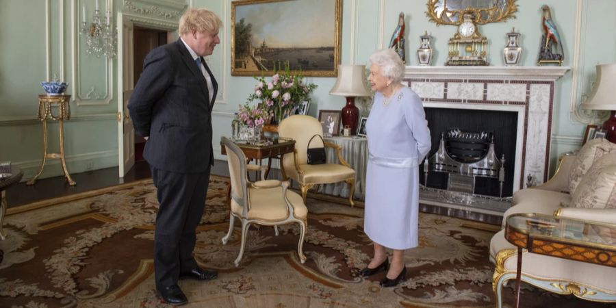 Boris Johnson Queen Elizabeth