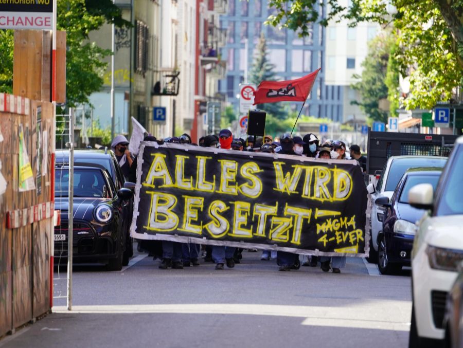 Am Sonntagnachmittag kam es wegen der Räumung zu einer friedlichen Demonstration.