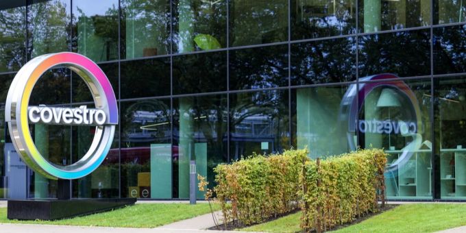 Trotz der aktuellen Zahlenvorlage steht die Übernahme durch Adnoc bei Covestro derzeit im Vordergrund. covestro