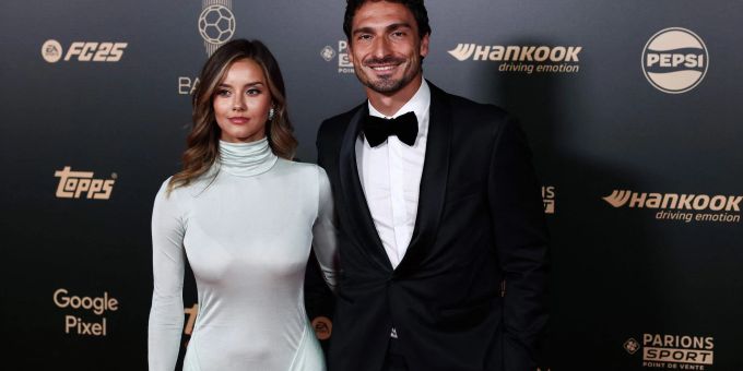 Paris - Mats Hummels zeigt sich bei Ballon d'Or mit Nicola Cavanis