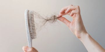 Bürste mit Haaren, Haarausfall