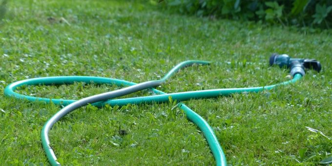 Zwischen den Nachbarn herrschte offenbar auch bereits in den Jahren davor ein angespanntes Verhältnis. Gartenschlauch