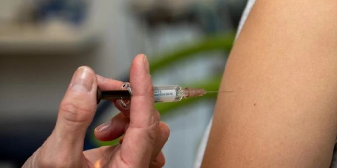 Der deutsche Pharmakonzern Biontech plant, schon 2030 Impfungen als erfolgreiche Behandlungsmethode gegen Krebs anzuwenden. Biontech Krebs Impfung