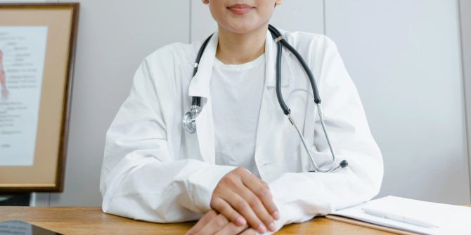 falsche Ärztin behandelt Patienten