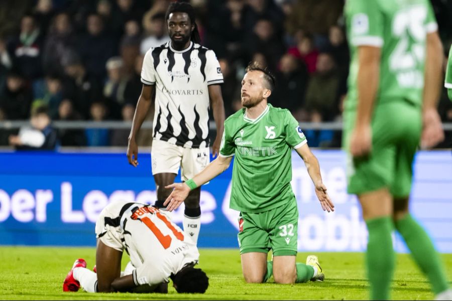 Anthony Sauthier steigt Bénie Traoré nach 19 Minuten auf die Wade.