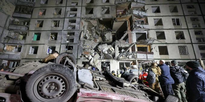 Immer wieder treffen russische Bomben Wohnhäuser in der ukrainischen Grossstadt Charkiw. (Archivbild) Immer wieder treffen russische Bomben Wohnhäuser in der ukrainischen Grossstadt Charkiw. (Archivbild)