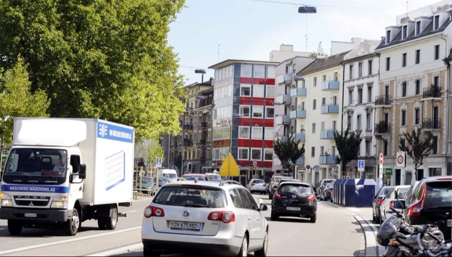 Die Seebahn- und Schimmelstrasse in Zürich gelten als Hauptachse und sind stark befahren. (Archivbild)