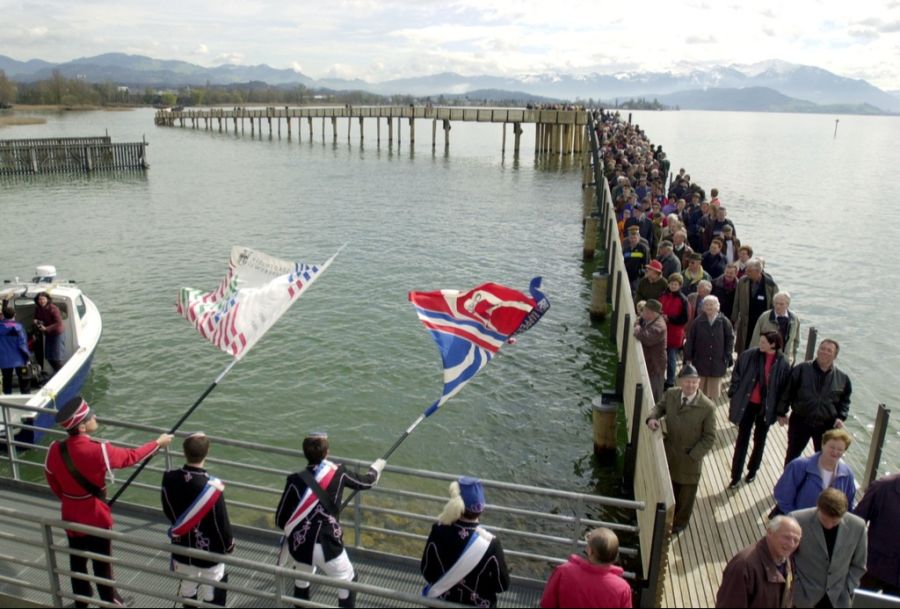 Die längste Holzbrücke der Schweiz verbindet Rapperswil-Jona mit Hurden.