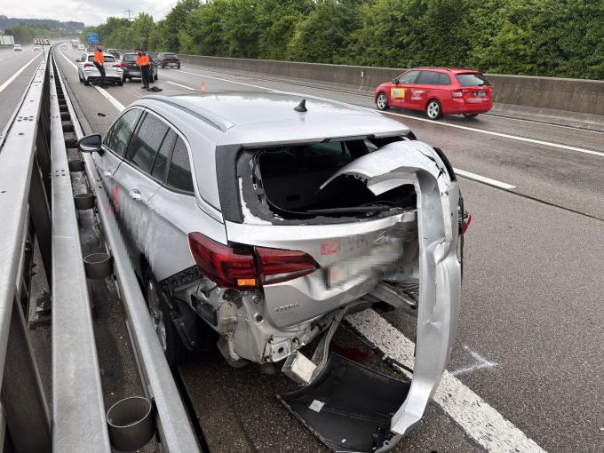 Bei dem Unfall entstand ein hoher Sachschaden. Unfall A1