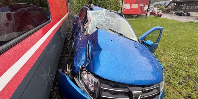Am frühen Donnerstagabend ist es in Aarwangen zu einer Kollision zwischen einem Auto und einem Zug gekommen. Kollision in Aarwangen