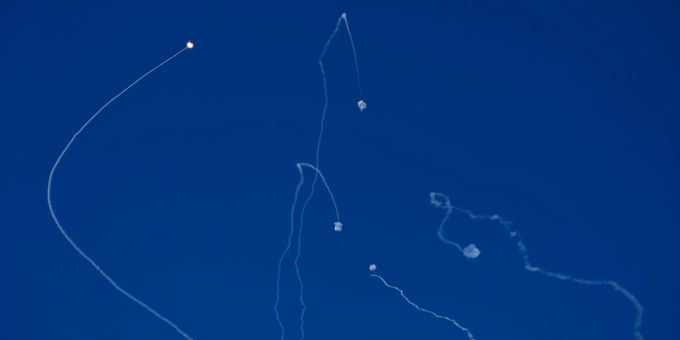 Israel fängt immer wieder Raketen, die die Huthi-Miliz im Jemen abfeuert, ab. (Archivbild) Eine aus dem Jemen abgefeuerte Rakete wurde nach israelischen Militärangaben höchstwahrscheinlich erfolgreich abgefangen.