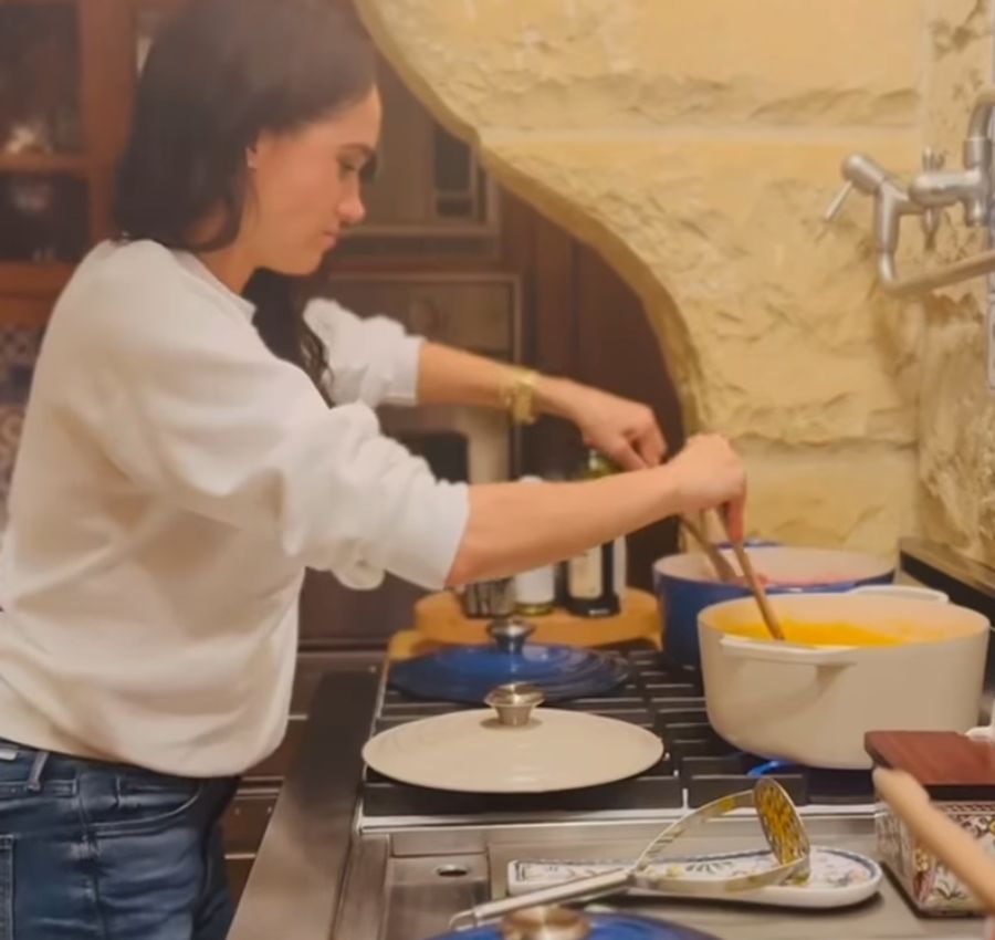 Meghan zeigt sich auch auf Instagram gern beim Kochen.