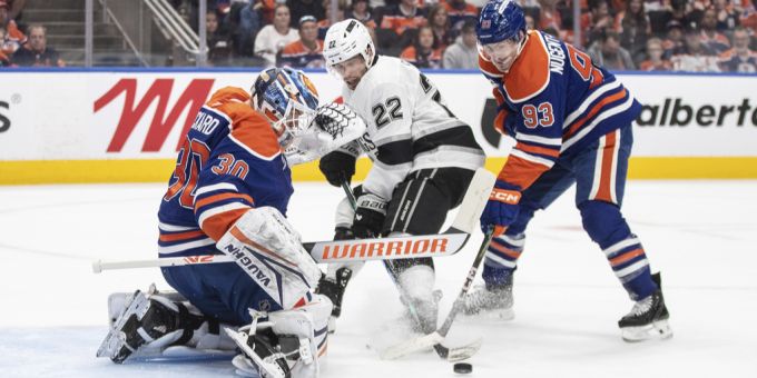 Kevin Fiala legt gegen die Edmonton Oilers zwei Tore auf – am Ende reicht es dennoch nicht zum Weiterkommen. Stösst er bald zur Nati? NHL Kevin Fiala
