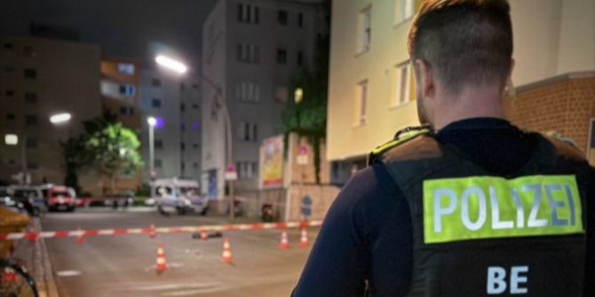 Hals Berlin Polizist Neukölln