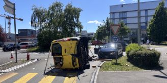 Aarau AG - Zwei Verletzte bei Kollision zwischen Ford und Volvo