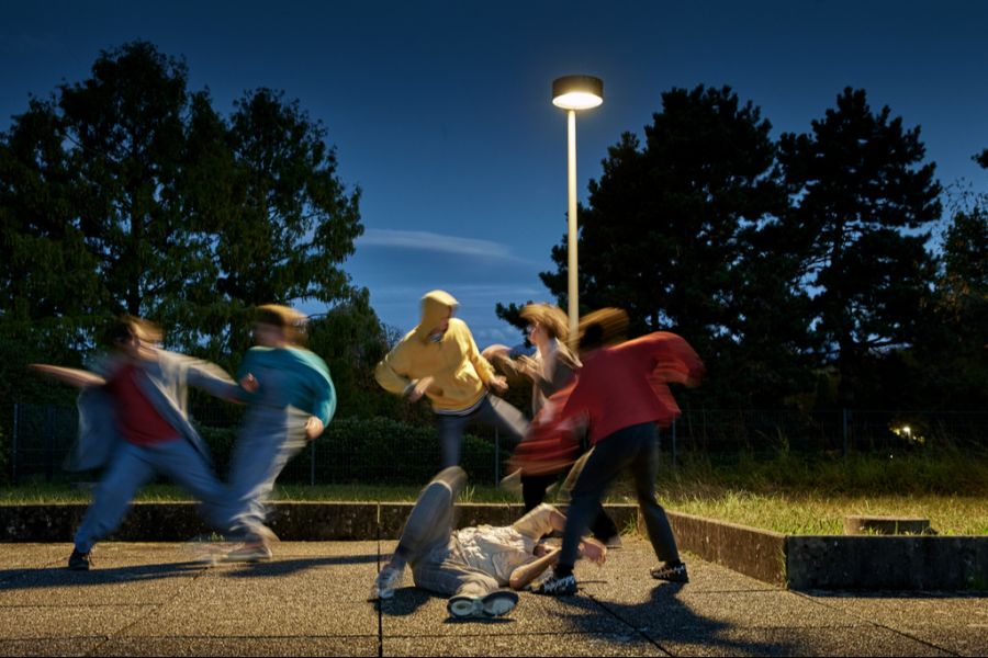 Im Kanton Zürich und auch schweizweit werden jugendliche Straftäterinnen und -täter immer jünger. (Symbolbild)