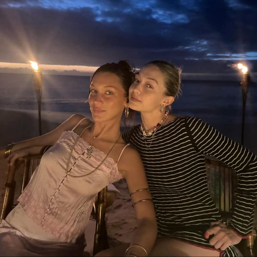 Bella (r.) und Gigi Hadid sprechen erstmals öffentlich über ihre Halbschwester.